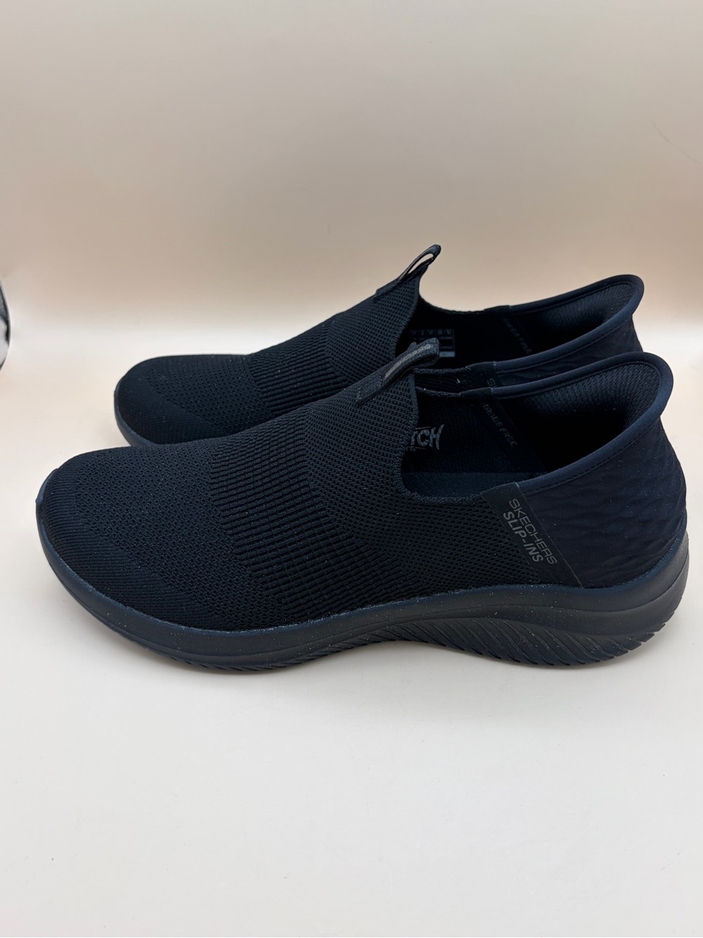 Skechers Stretch Women’s Size 11 Black Slip-On Knit Casual Walking Shoes - Picture 3 of 7